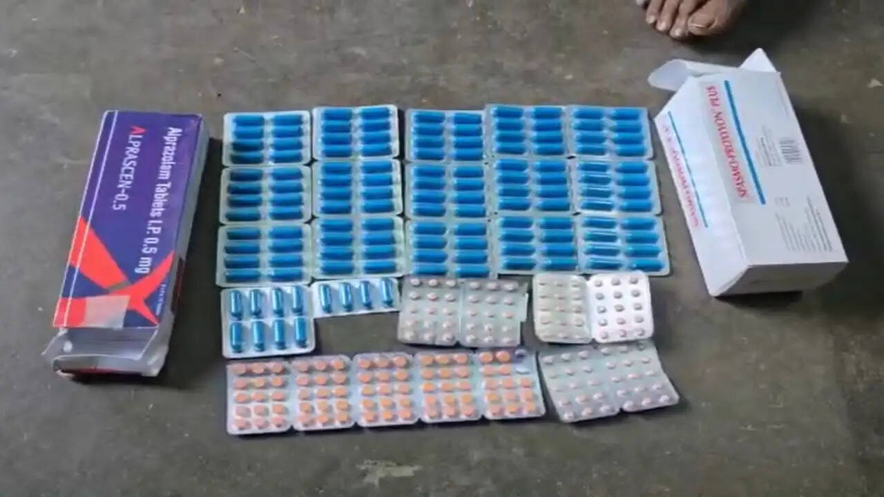 सूरजपुर : नशीले कैप्सूल के साथ पकड़ा गया आरोपित आबकारी कस्टडी से फरार, सीसीटीवी फुटेज आया सामने