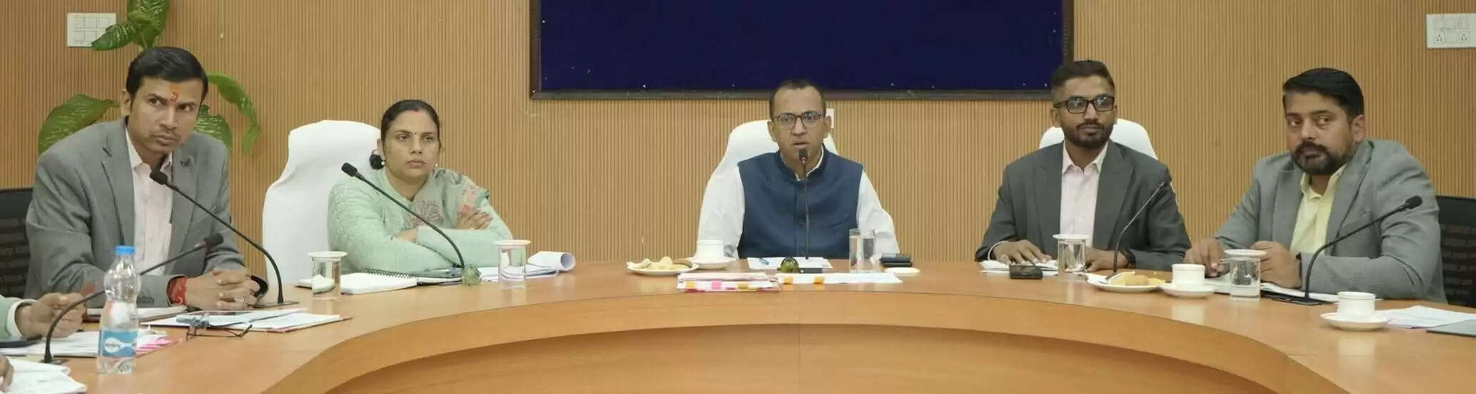 कोरबा : विद्यालयों में पेयजल संकट दूर करने कलेक्टर ने दिए निर्देश