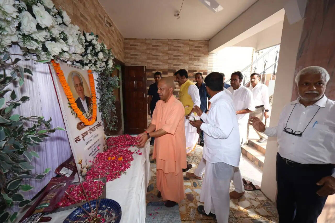 वरिष्ठ अधिवक्ता केजी पांडेय को सीएम योगी ने दी श्रद्धांजलि