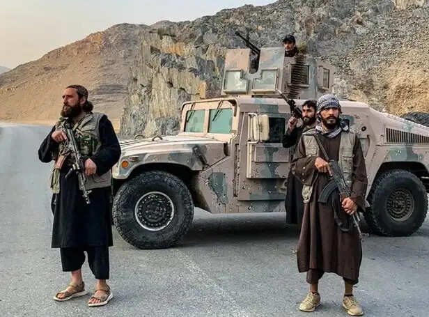 पाकिस्तान-अफगानिस्तान के बीच जंग तेज, 325 से ज्यादा लोगों की मौत