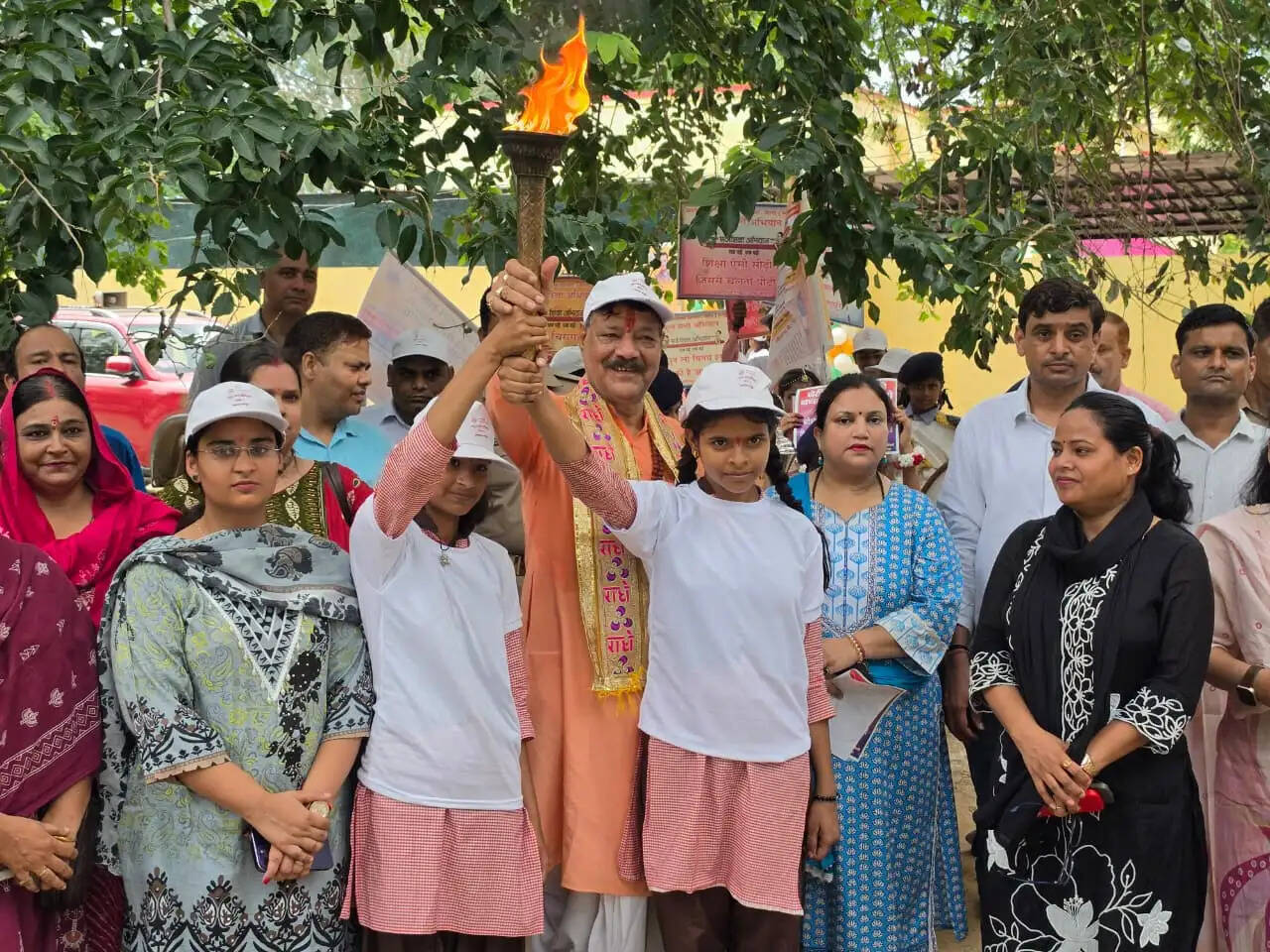 विधायक और जिला पंचायत अध्यक्ष ने किया स्कूल चलो अभियान फेज-दो का शुभारंभ
