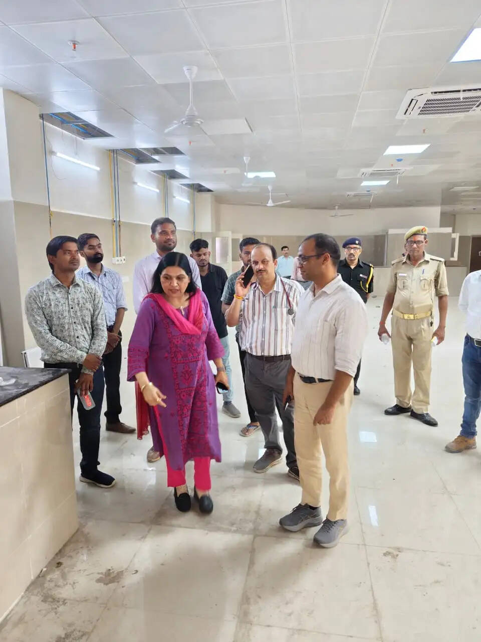 देवरिया मेडिकल कॉलेज अस्पताल का प्राचार्य और सीएमएस ने किया निरीक्षण