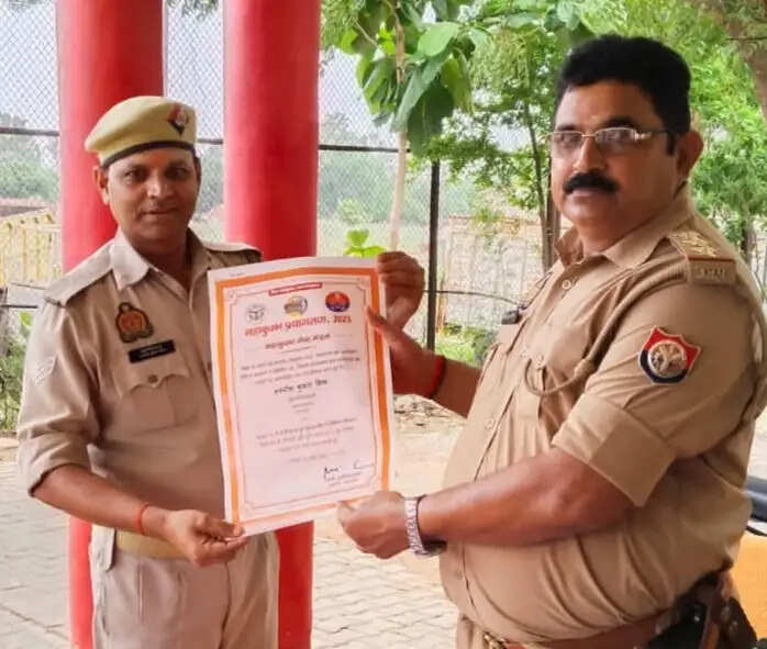 उत्कृष्ट सेवा के लिए हेड कांस्टेबल अवनीश मिश्र सम्मानित
