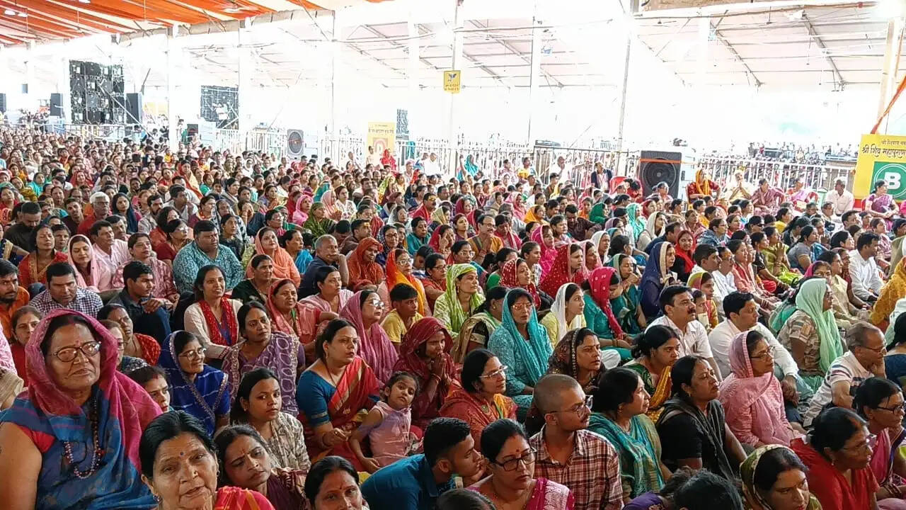 शिव भक्ति मनुष्य के जीवन को बनाती है सरल, शांत और सकारात्मक : पंडित प्रदीप मिश्रा