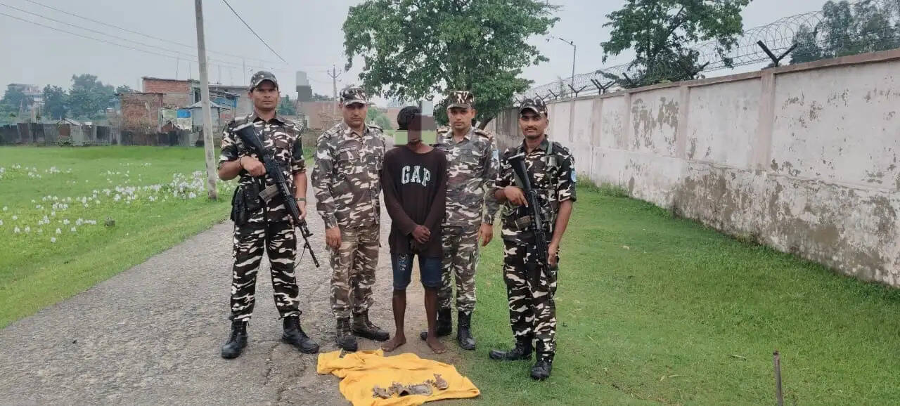 एसएसबी ने प्राचीन एवं पुरातात्विक महत्व की मूर्तियों के साथ एक व्यक्ति को किया गिरफ्तार