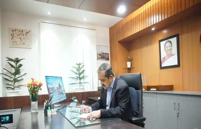 अर्थशास्त्री अशोक कुमार लाहिड़ी ने नीति आयोग के वाइस चेयरमैन का कार्यभार संभाला