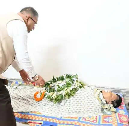 उत्तराखंड कांग्रेस के वरिष्ठ नेता एवं पूर्व कैबिनेट मंत्री हीरा सिंह बिष्ट का निधन पर राजनीतिक जगत में शोक की लहर