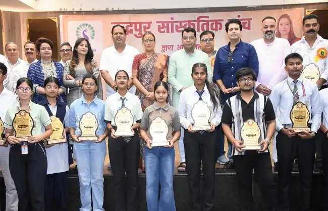 मेधावी छात्र प्रदेश और देश का उज्ज्वल भविष्य: रेखा आर्या