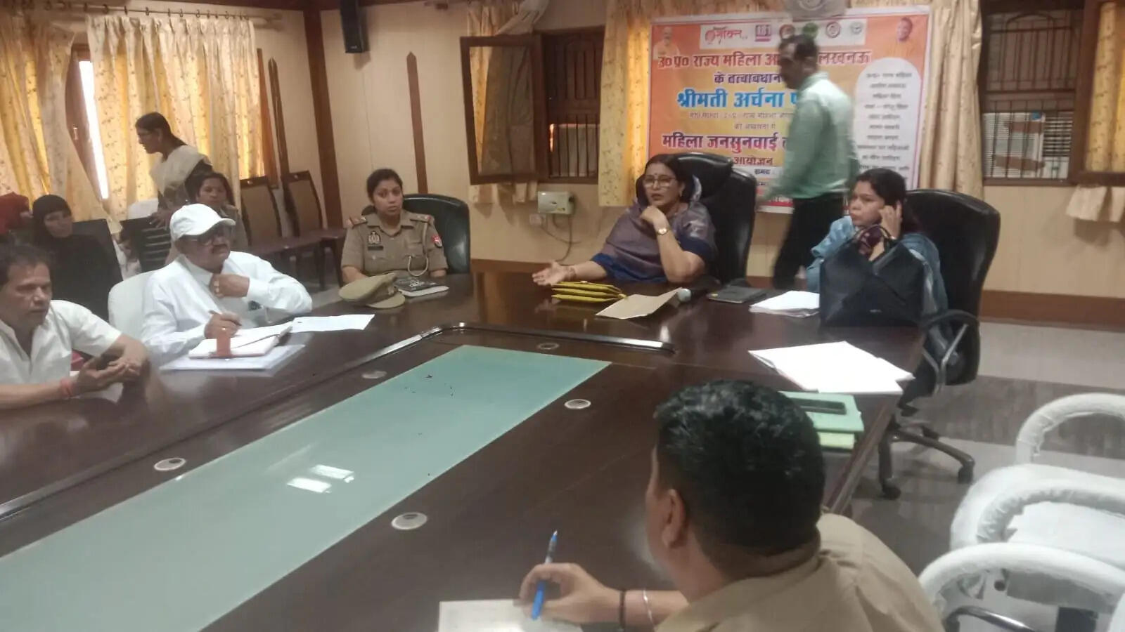 महिला आयोग की सदस्य अर्चना पटेल ने सुनी