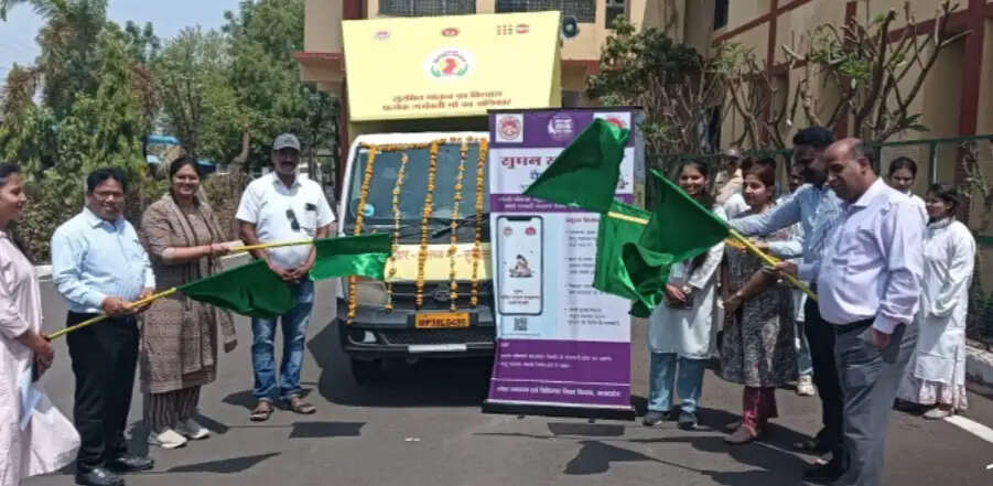 राजगढ़ः मातृ स्वास्थ्य और परिवार नियोजन जागरूकता रथ को कलेक्टर ने दिखाई हरी झंडी