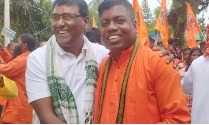 रामनवमी पर तृणमूल और भाजपा उम्मीदवारों ने गले मिलकर दिया एकता का संदेश