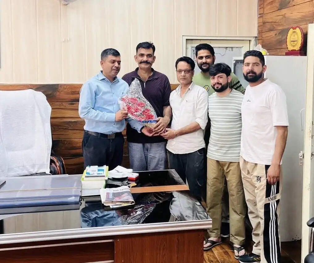 विश्वजीत सिंह ने एडीसी बिलावर का कार्यभार संभाला, अधिकारियों ने किया स्वागत