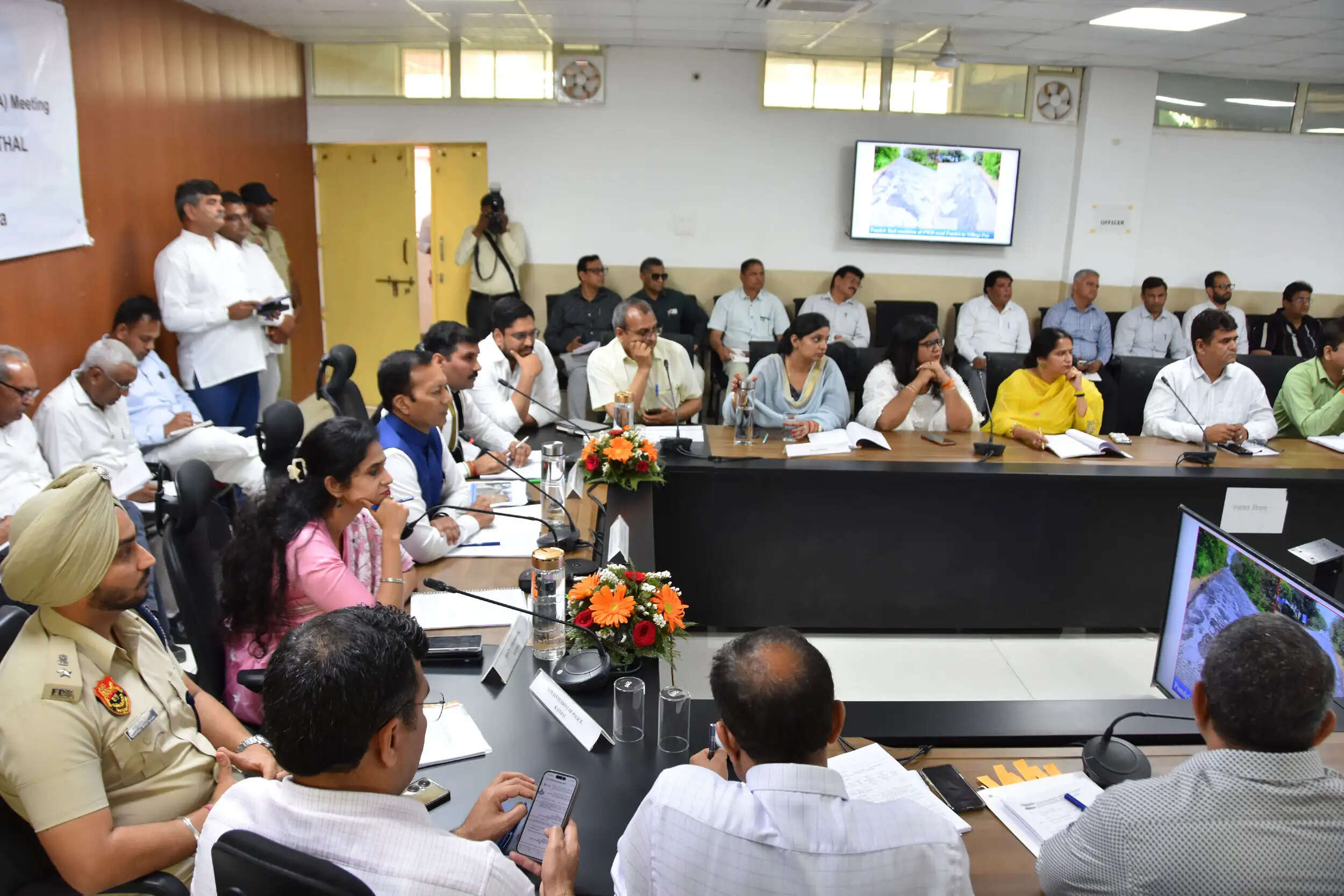 कैथल : सांसद नवीन जिंदल ने सड़कों की बदहाल स्थिति पर जताई नाराजगी, अधिकारियों को दिए सख्त निर्देश