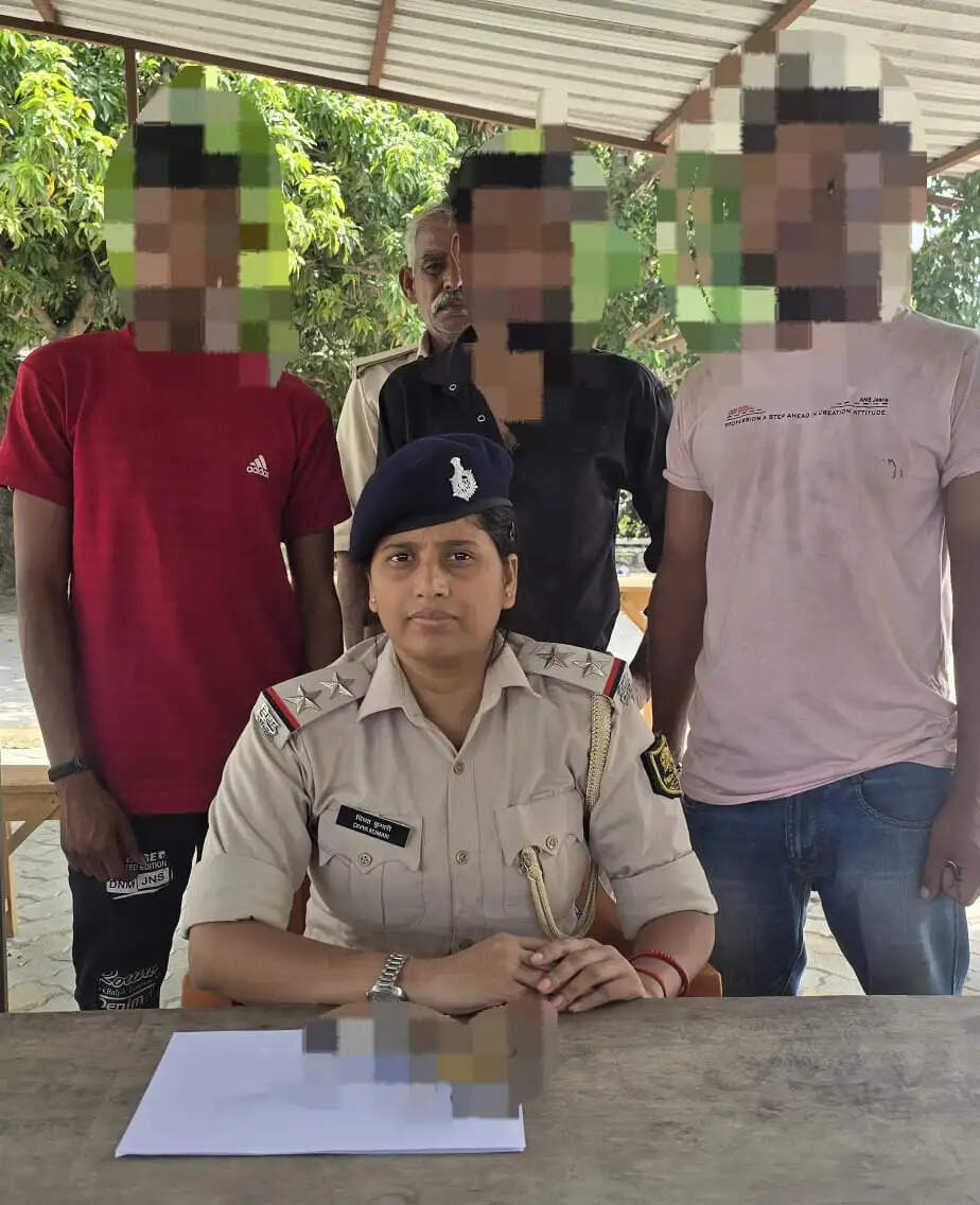 तरैया में अवैध हथियार और कारतूस के साथ तीन युवक गिरफ्तार