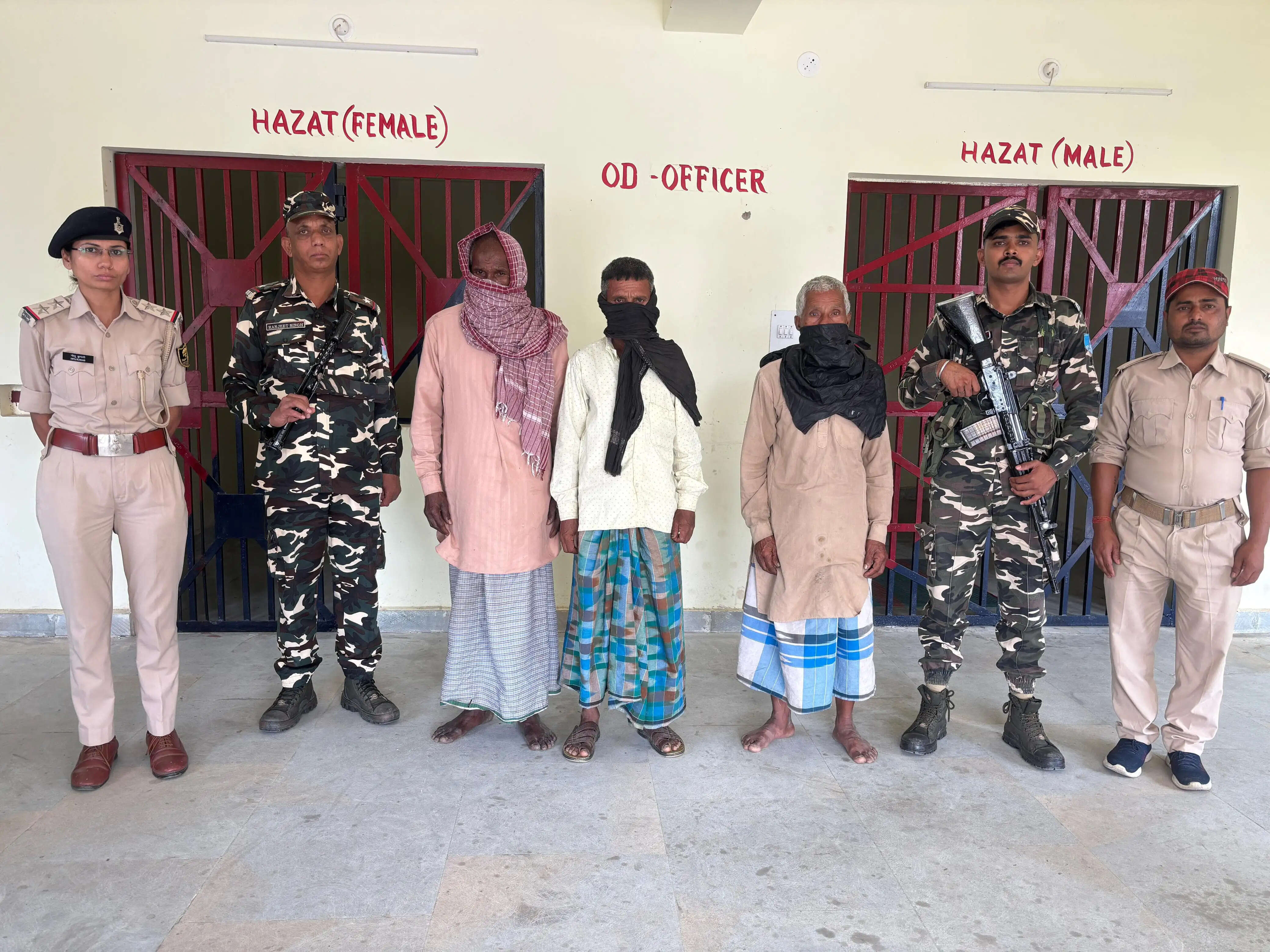 एसएसबी ने तस्करी के 12 मवेशी के साथ तीन तस्कर गिरफ्तार