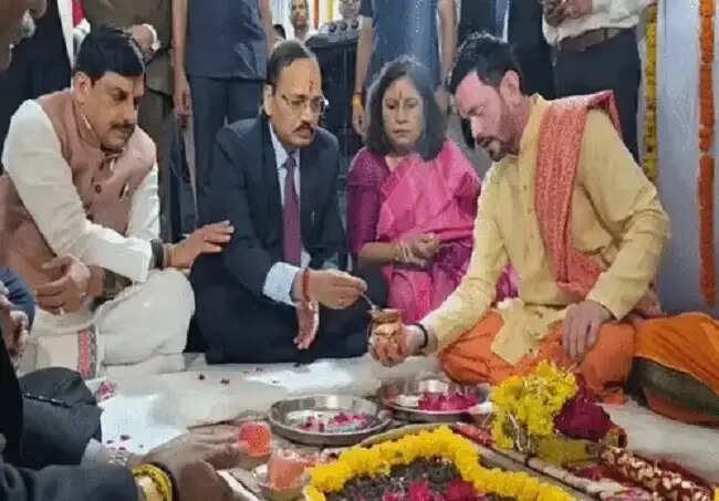 देश के मुख्य न्यायाधीश जस्टिस सूर्यकांत ने उज्जैन में किया न्यायाधीश अतिथि गृह का भूमिपूजन