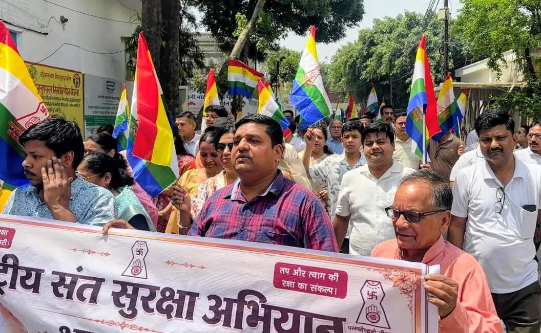 मुरादाबाद : जैन साध्वियों की संदिग्ध मृत्यु पर जैन समाज में रोष, किया प्रदर्शन