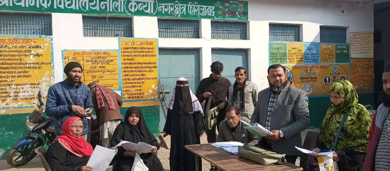 जनपद के सभी बूथाें पर बीएलओ ने सुनाया निर्वाचक नामावलियों व ड्राफ्ट रोल का आलेख्य प्रकाशन