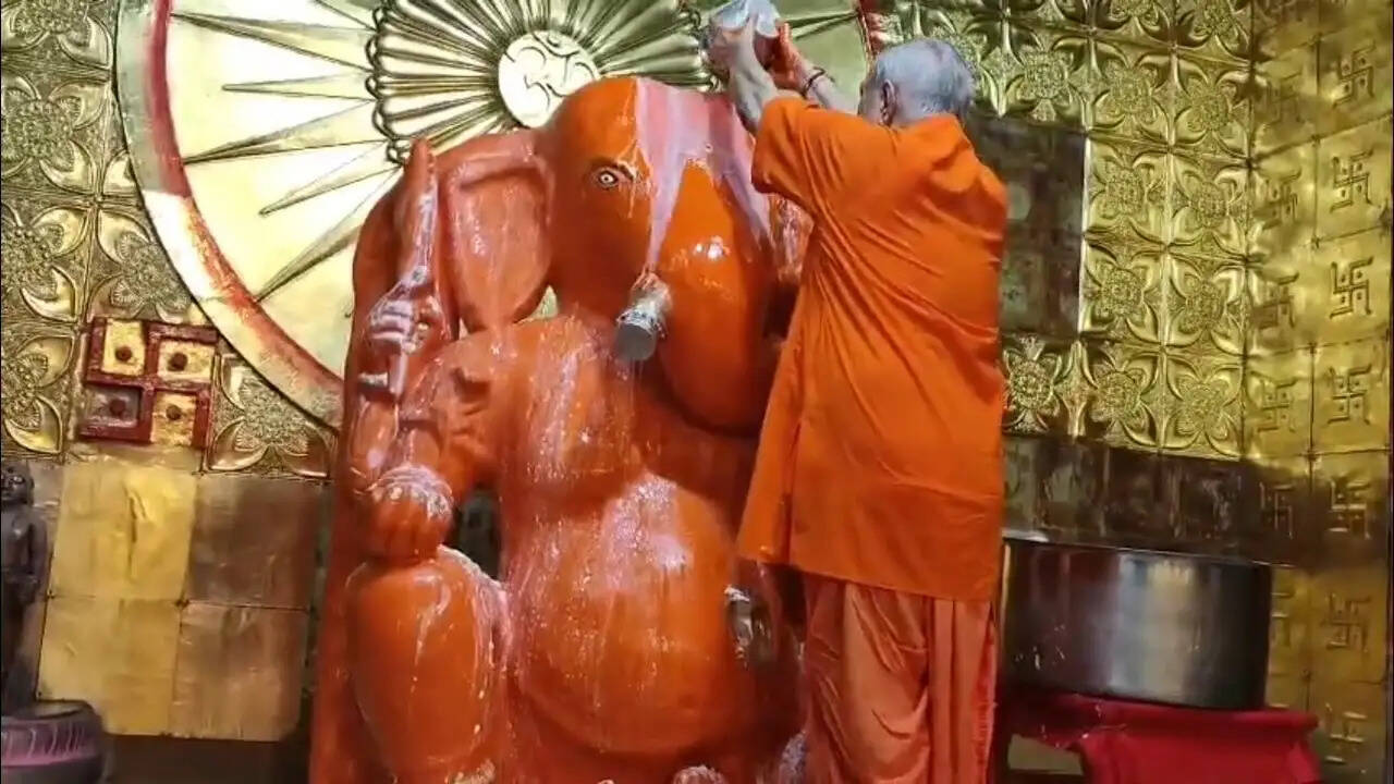 पुष्य नक्षत्र पर गणेश मंदिरों में उमड़ी श्रद्धा: विशेष अभिषेक व पूजा-अर्चना