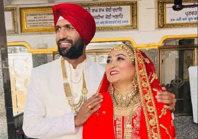 दुबई से अपने पति की तलाश में मध्य प्रदेश के सतना पहुंची महिला, पुलिस से मांगी मदद
