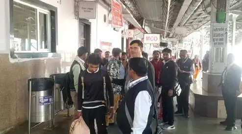 प्रयागराज जंक्शन पर मजिस्ट्रेट चेकिंग में 396 यात्रियों से 2.72 लाख रूपये का वसूला गया जुर्माना