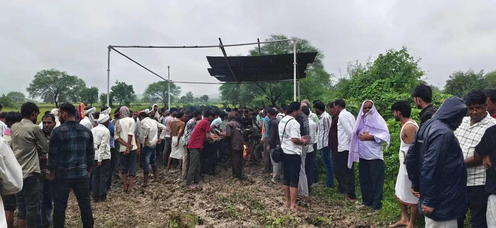 दमोह के हिनौता में अंतिम संस्कार के दौरान पुलिस पर पथराव, एसडीएम और टीआई समेत कई घायल