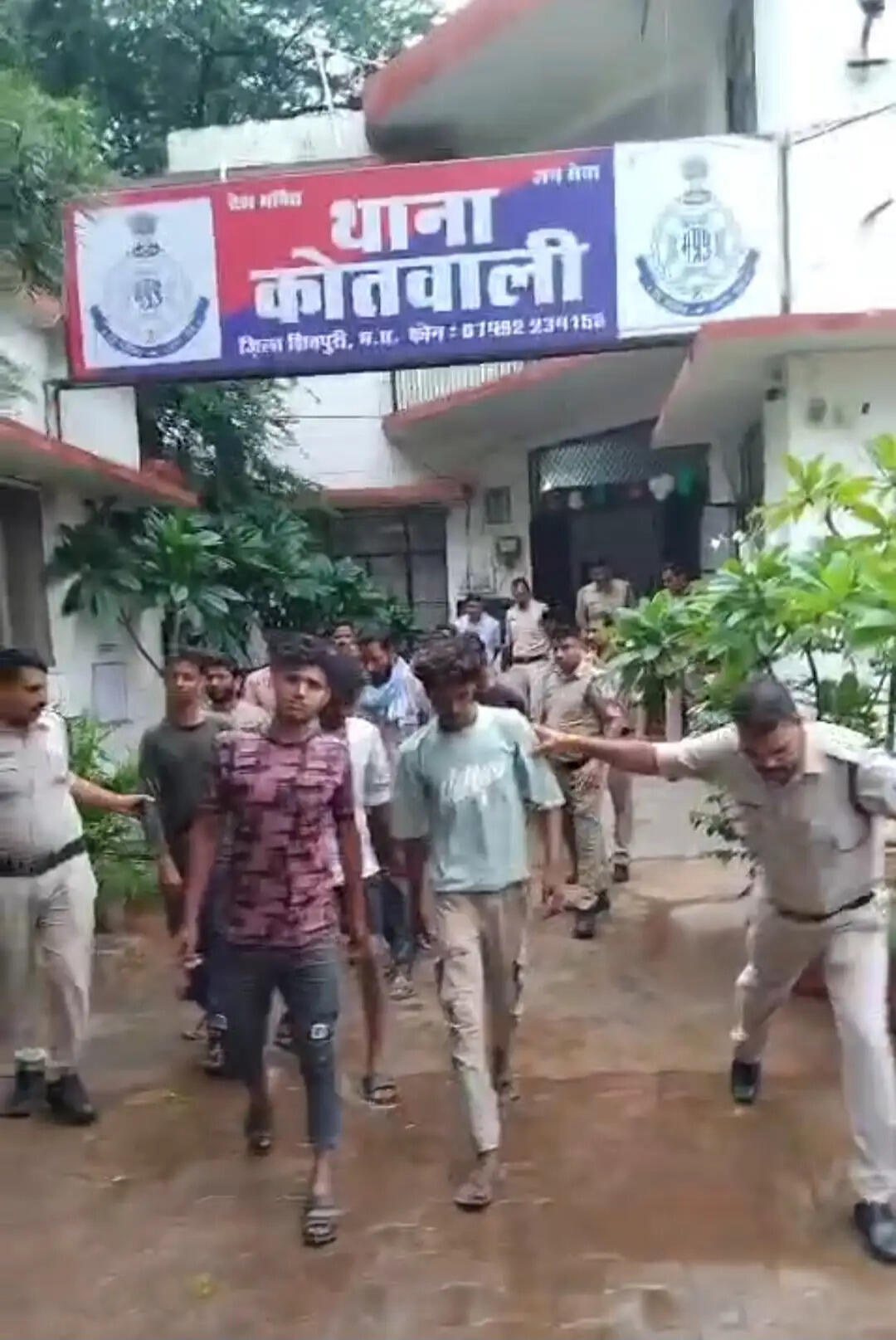 शिवपुरीः सार्वजनिक स्थानों पर उत्पात करने वालों पर कोतवाली पुलिस की कार्रवाई, 13 गिरफ्तार