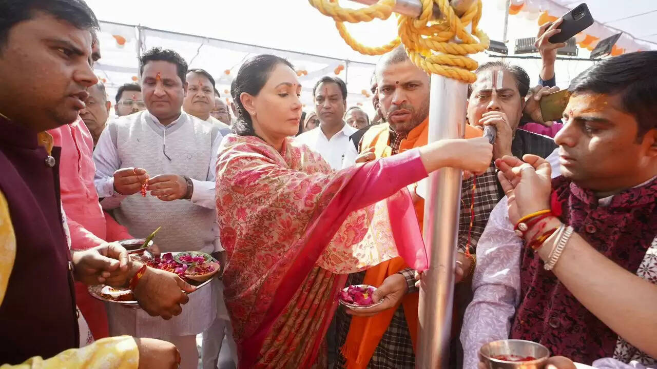 दिव्य श्रीराम कथा व 1008 कुंडीय श्री हनुमान महायज्ञ का भूमि पूजन