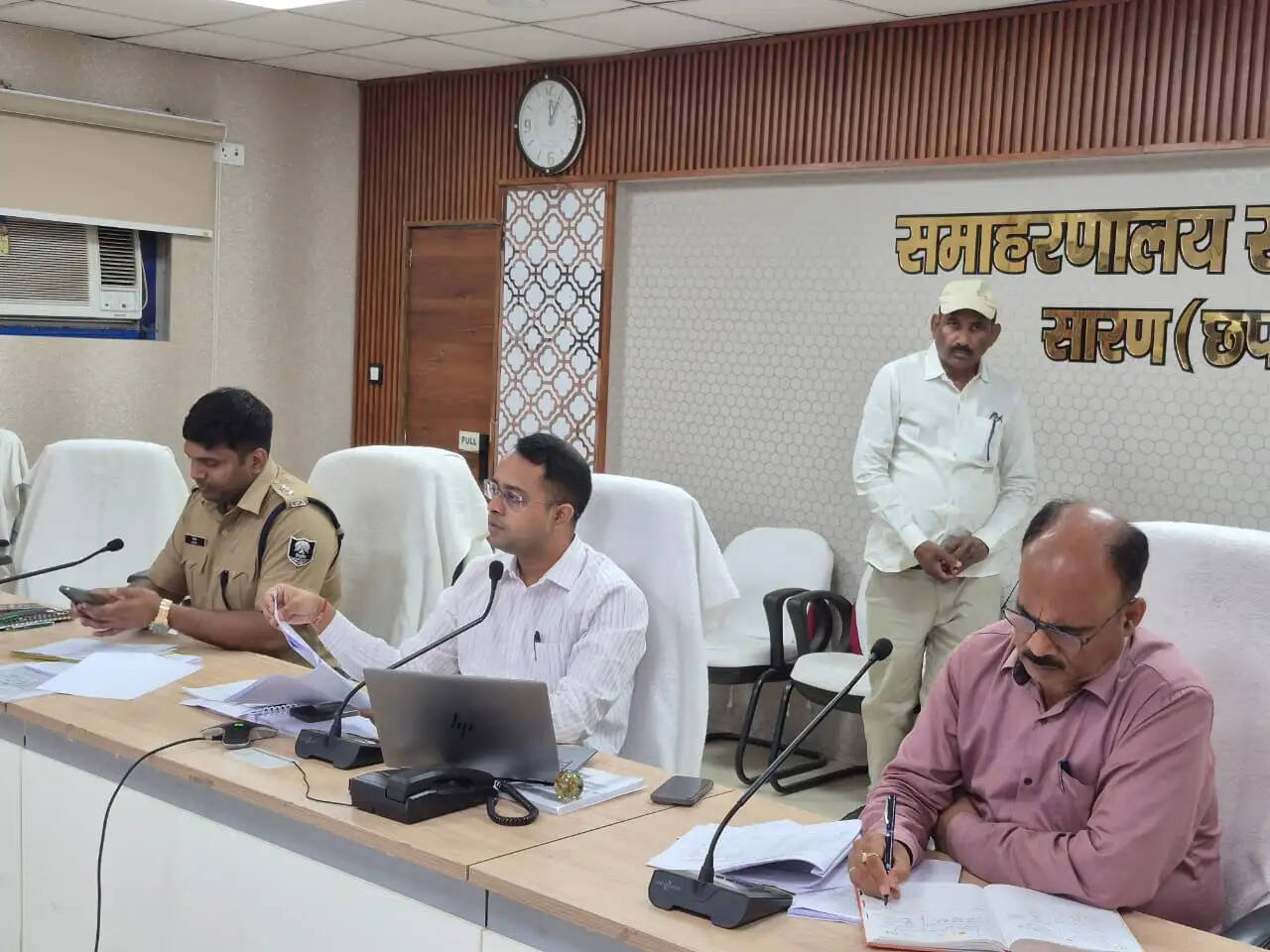 जनता दरबार में जिलाधिकारी ने सुनीं 85 फरियादियों की समस्याएं