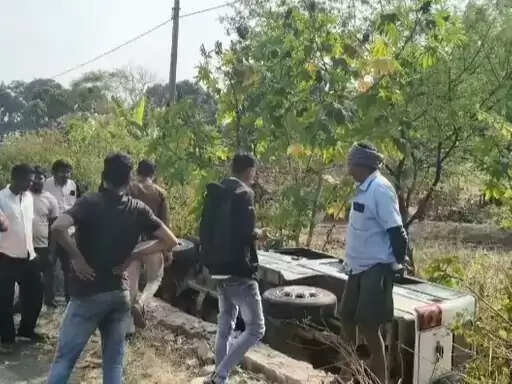 अनूपपुर: अयोध्या से छत्तीसगढ़ वापस लाैट रहीं जीप अनियंत्रित होकर पलटी, 4 घायल