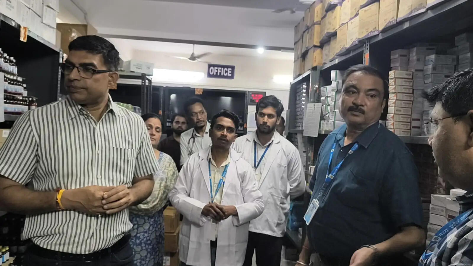 अनूपपुर: सिविल सर्जन को फटकार जिला चिकित्सालय को रेफलर सेंटर ना बनाएं- कलेक्टर