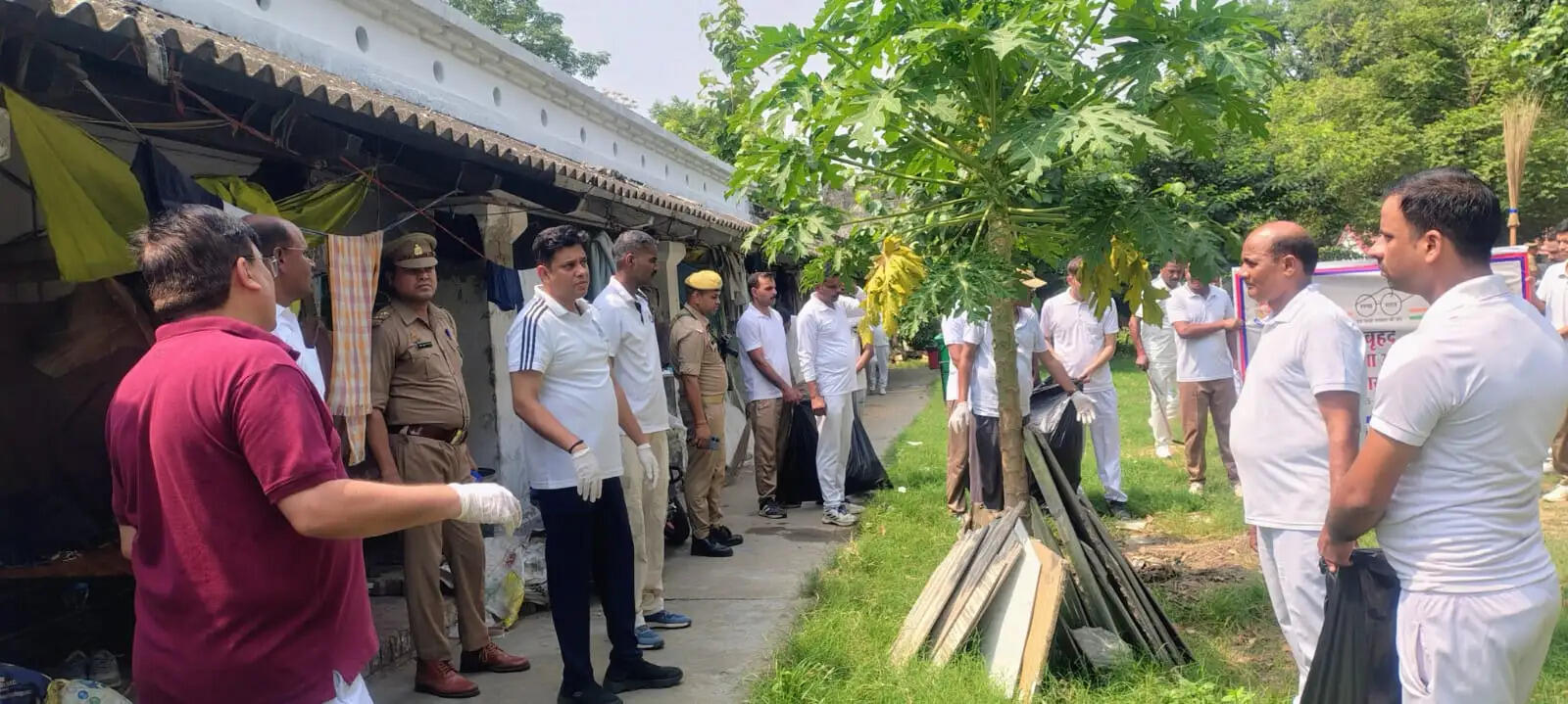 रिजर्व पुलिस लाइन में वृहद स्वच्छता अभियान, वरिष्ठ अधिकारियों ने संभाली कमान