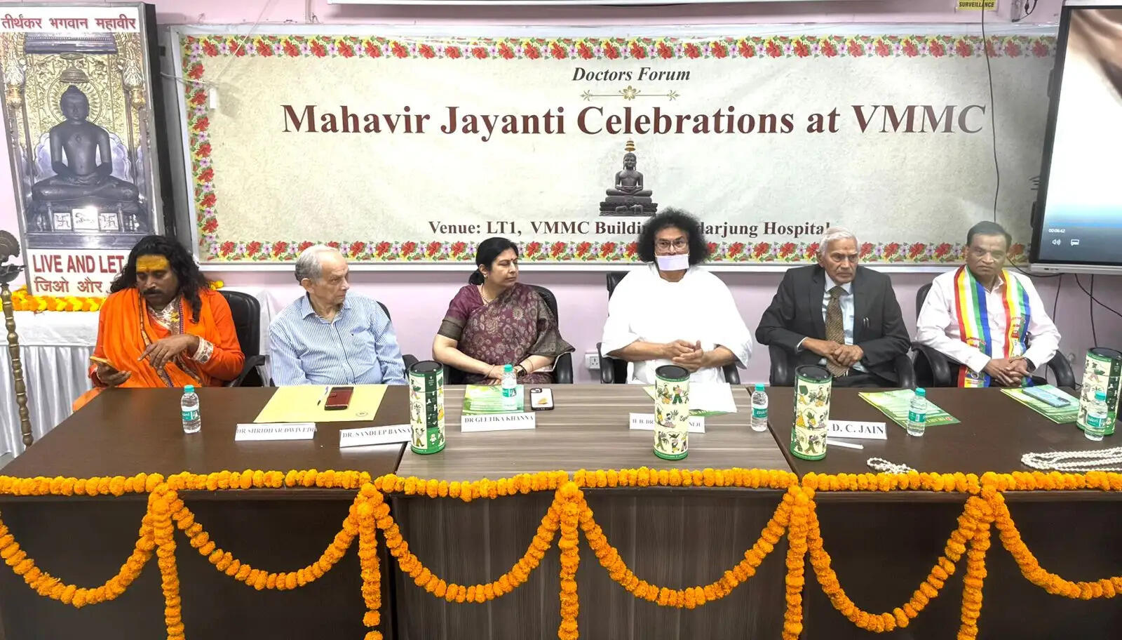 भगवान महावीर के सिद्धांतों से अनेक वैश्विक समस्याओं का समाधान संभव : आचार्य लोकश