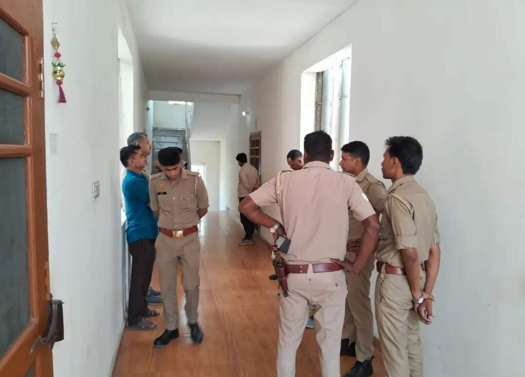 शुगर मिल के स्टोर मैनेजर का संदिग्ध परिस्थितियों में शव मिलने से सनसनी, जांच में जुटी पुलिस