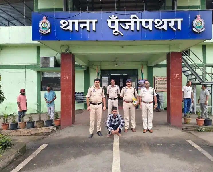 बाज़ार में विवाद पर 3 लोगों पर ब्लेड से हमला,आरोपित न्यायिक रिमांड पर