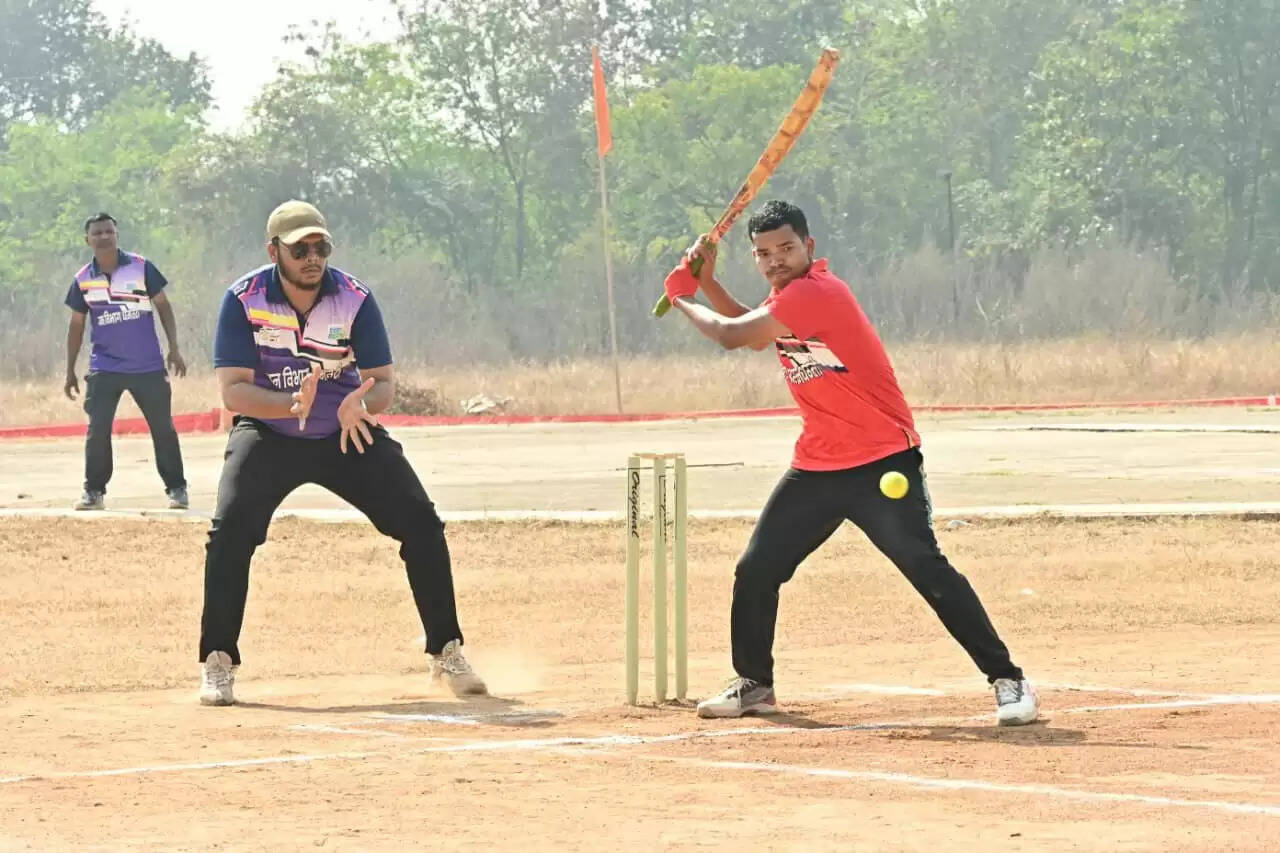 पुलिस के अमर शहीदों एवं स्व. संतोष नेताम की स्मृति में जिलास्तरीय विभागीय क्रिकेट प्रतियोगिता का हुआ शुभारंभ