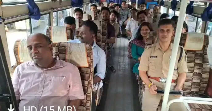 राजगढ़ः जनकल्याण शिविर के लिए बस से रवाना हुए कलेक्टर-एसपी, व्यवस्थाओं की ली जानकारी