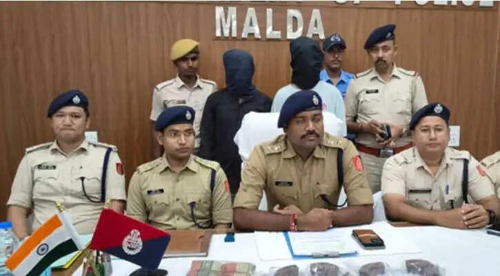 मालदा में हथियार तस्करी नाकाम, दो&nbsp;गिरफ्तार