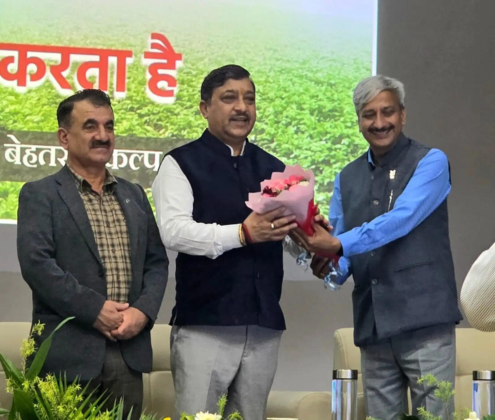 अफसरों का कैडर घटाने के बजाय ‘मित्रों की फौज’ कम करे सुक्खू सरकार : सांसद सुरेश कश्यप
