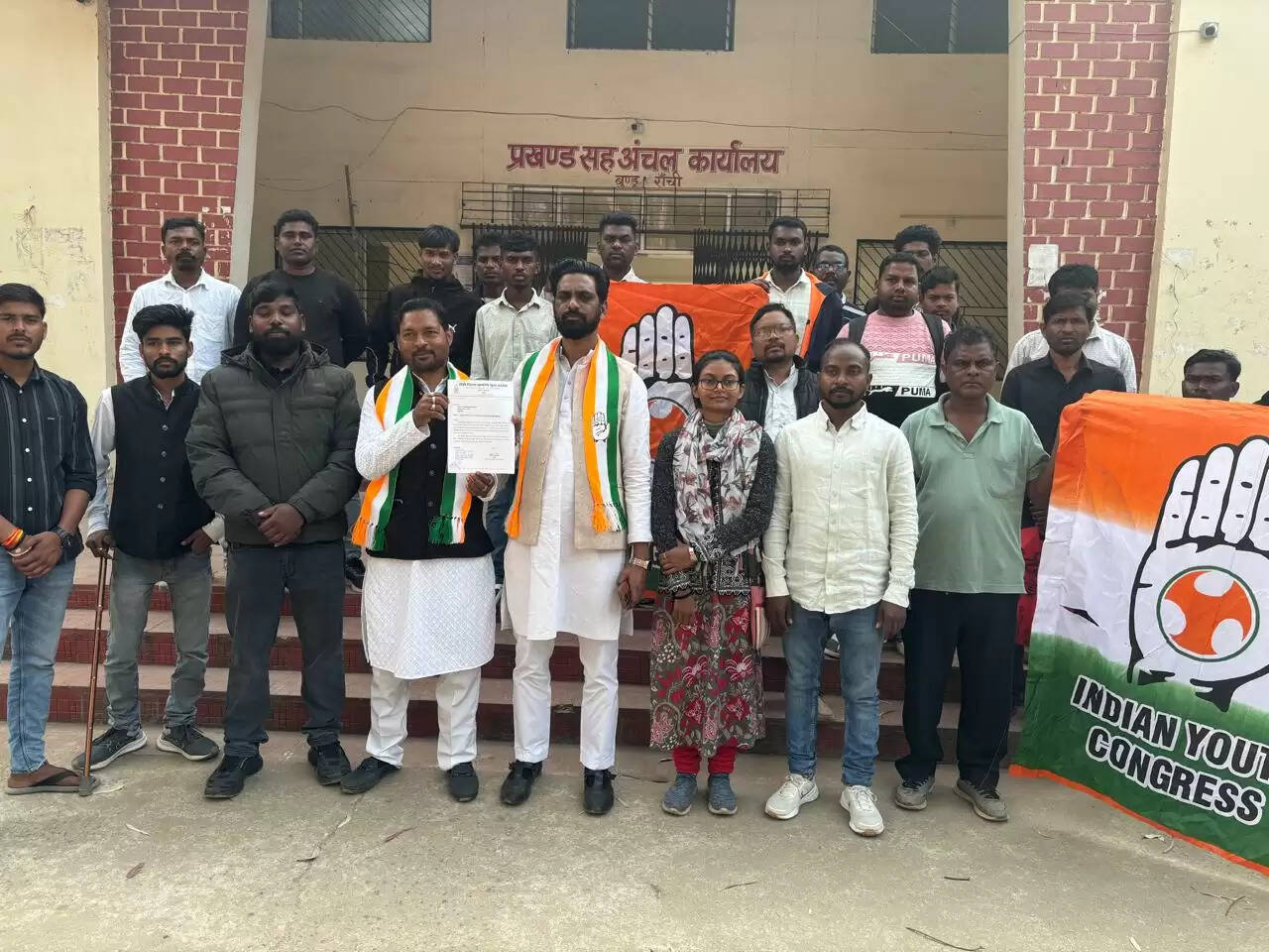 अवैध बालू कारोबार पर युवा कांग्रेस ने जताया विरोध, सीओ को सौंपा ज्ञापन