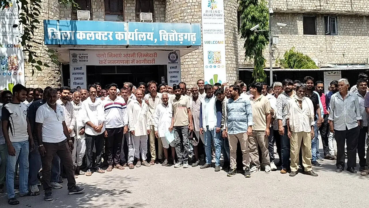 माइनिंग लीज के विरोध में लामबद्ध हुए ग्रामीण, कहा चार सौ बीघा में पर्यावरण को पहुंचेगा नुकसान