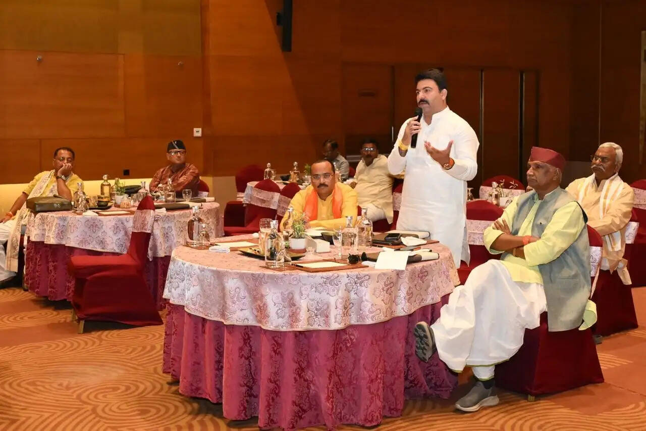 सोशल मीडिया पर दो-चार नकारात्मक टिप्पणियाें से हताश होने की आवश्यकता नहीं : सतीश महाना