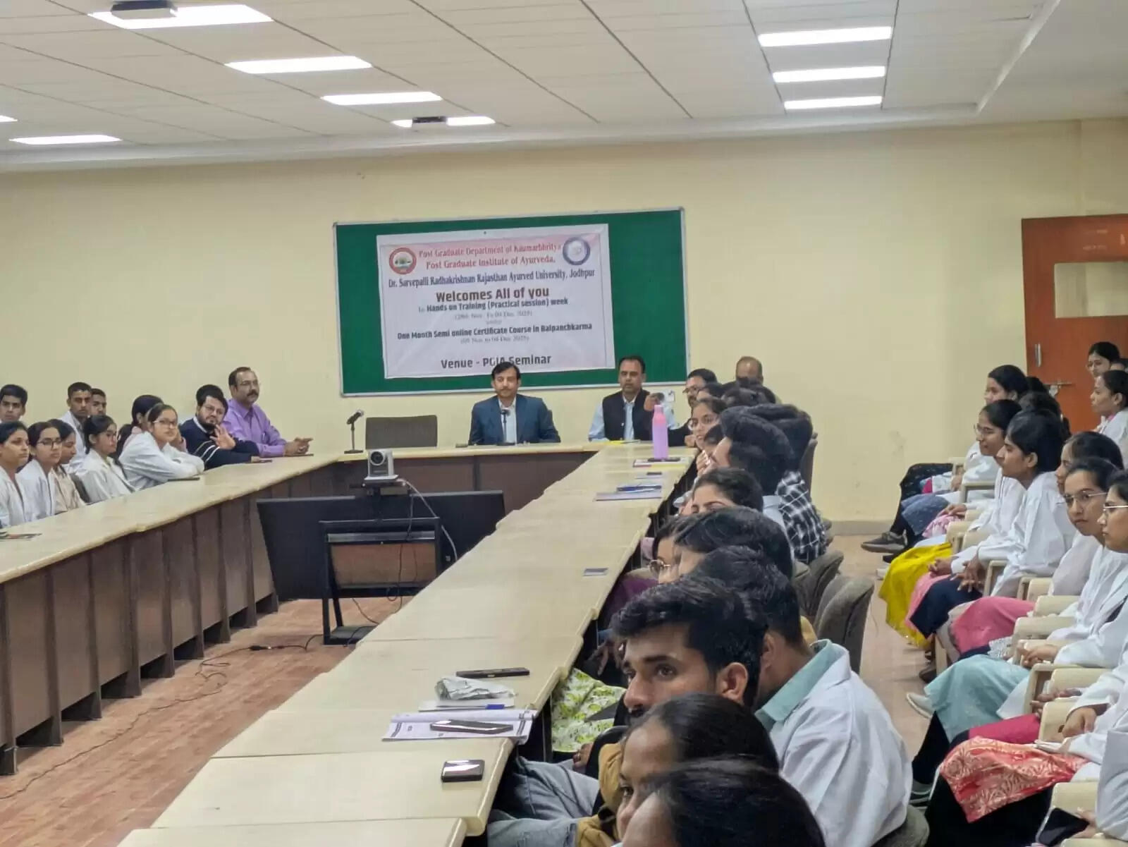 आयुर्वेद विश्वविद्यालय : स्वास्थ्य चुनौतियों का सामना करने में आयुर्वेद प्रभावी: प्रो. तोमर