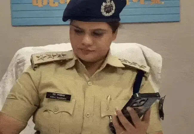 मप्रः सीएसपी नेहा पच्चीसिया पर करोड़ों की जमीन हड़पने का आरोप, मुख्यमंत्री ने दिए निलंबित करने के निर्देश