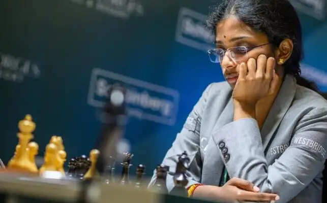 फिडे कैंडिडेट्स टूर्नामेंट 2026, राउंड 7: वैशाली की लगातार दूसरी जीत, प्रज्ञानानंद और दिव्या ने खेला ड्रॉ