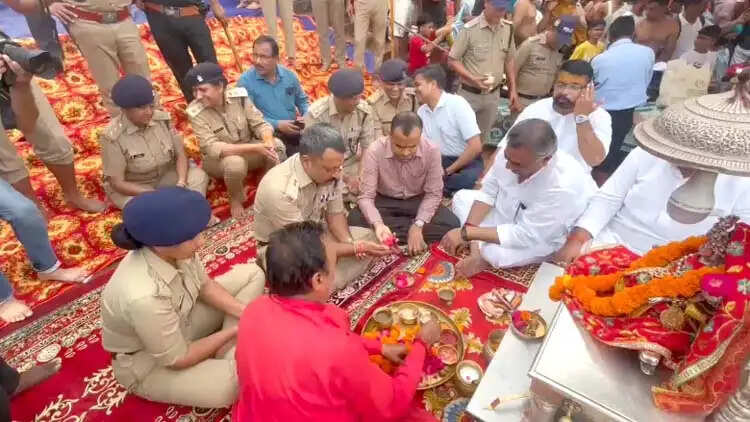 कांवड़ मेले की सकुशल सफलता डीएम-एसएसपी ने किया गंगा पूजन, दक्षेश्वर महादेव में किया जलाभिषेक