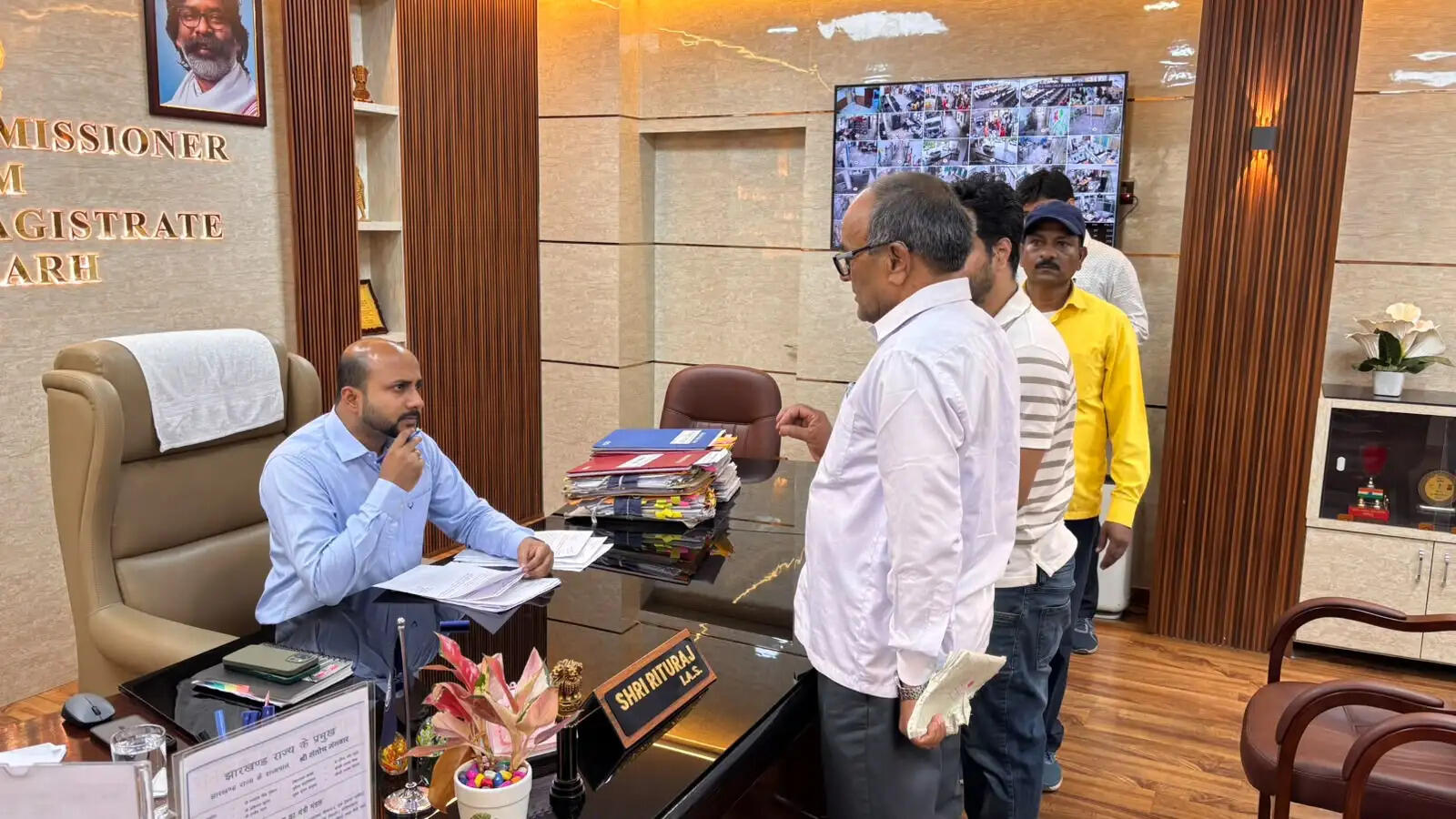 सरकारी योजनाओं का लाभ अंतिम व्यक्ति तक पहुंचाने के लिए प्रतिबद्ध : डीसी