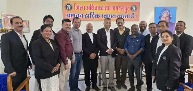 पत्रकार संघ ने अधिवक्ता संघ के नवनिर्वाचित पदाधिकारियाें काे दी शुभकामनाएं