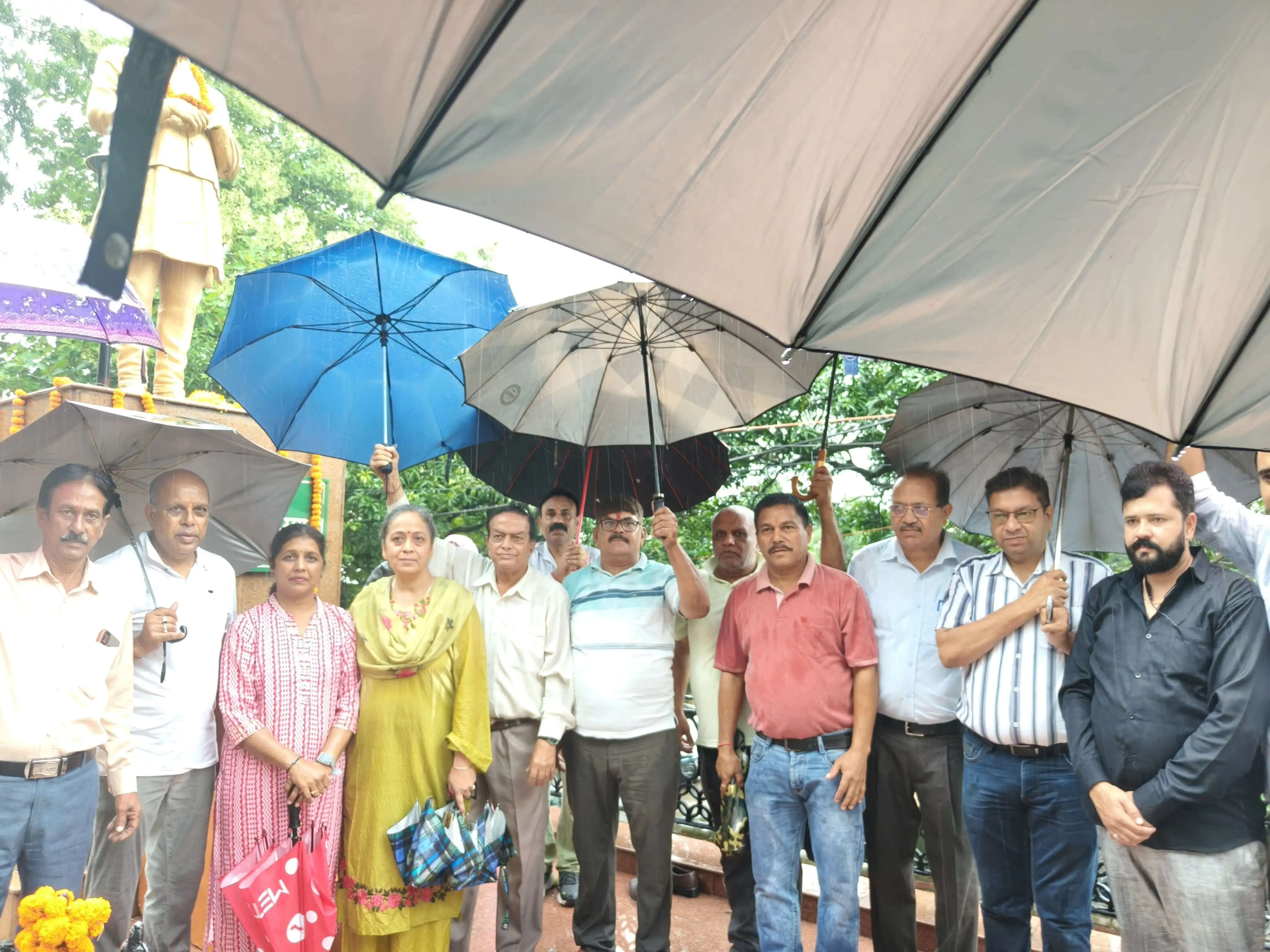 भाजपा ने डॉ. वाईएस परमार की 120वीं जयंती पर अर्पित की श्रद्धांजलि