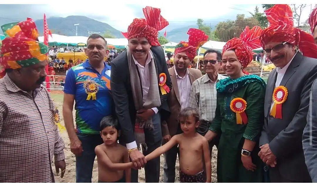 धुम्मू शाह मेले में दंगल का शुभारंभ, एसपी ने की पूजा-अर्चना